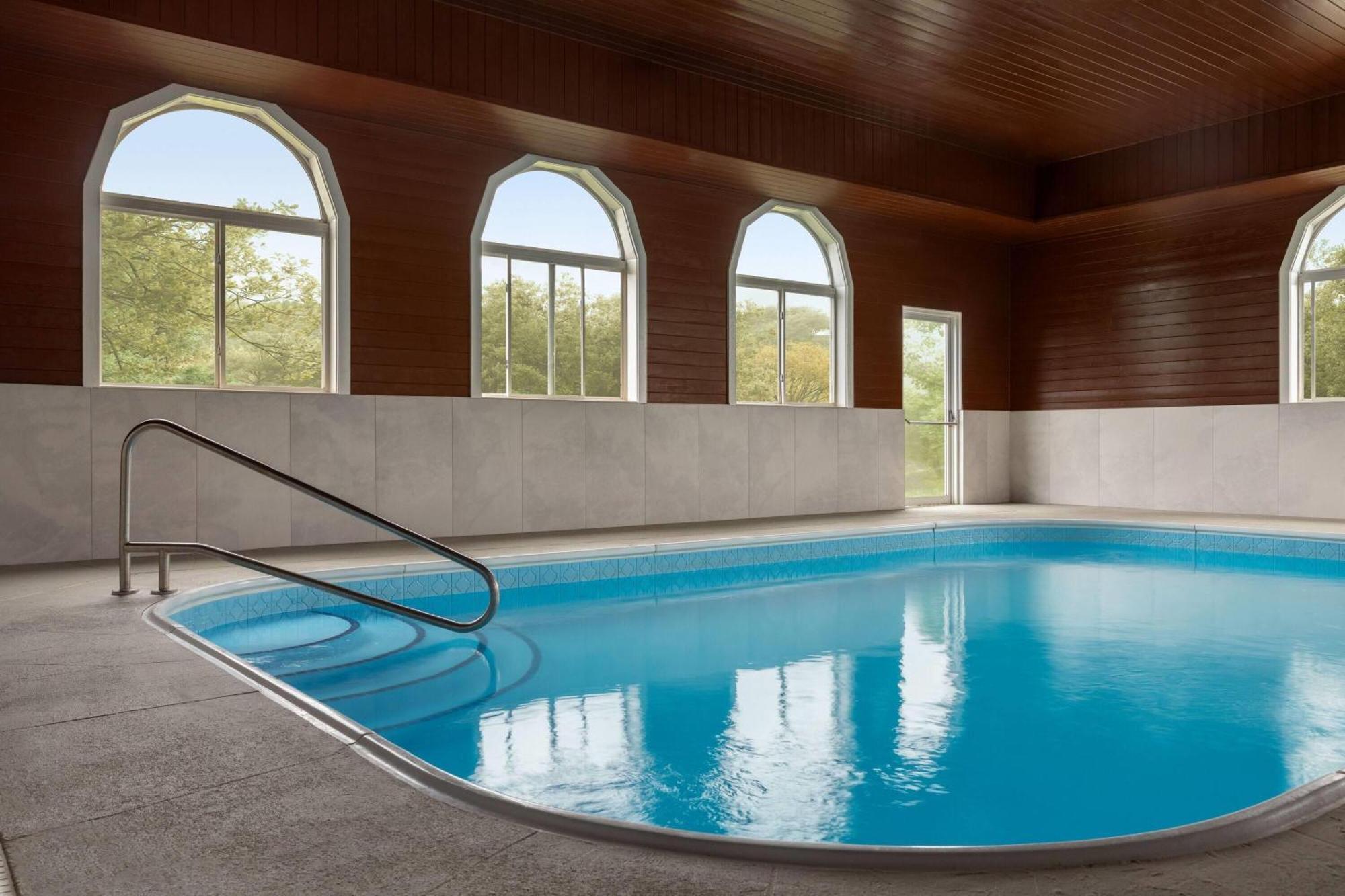 La Quinta Inn & Suites By Wyndham Peru Starved Rock St Park Exteriör bild
