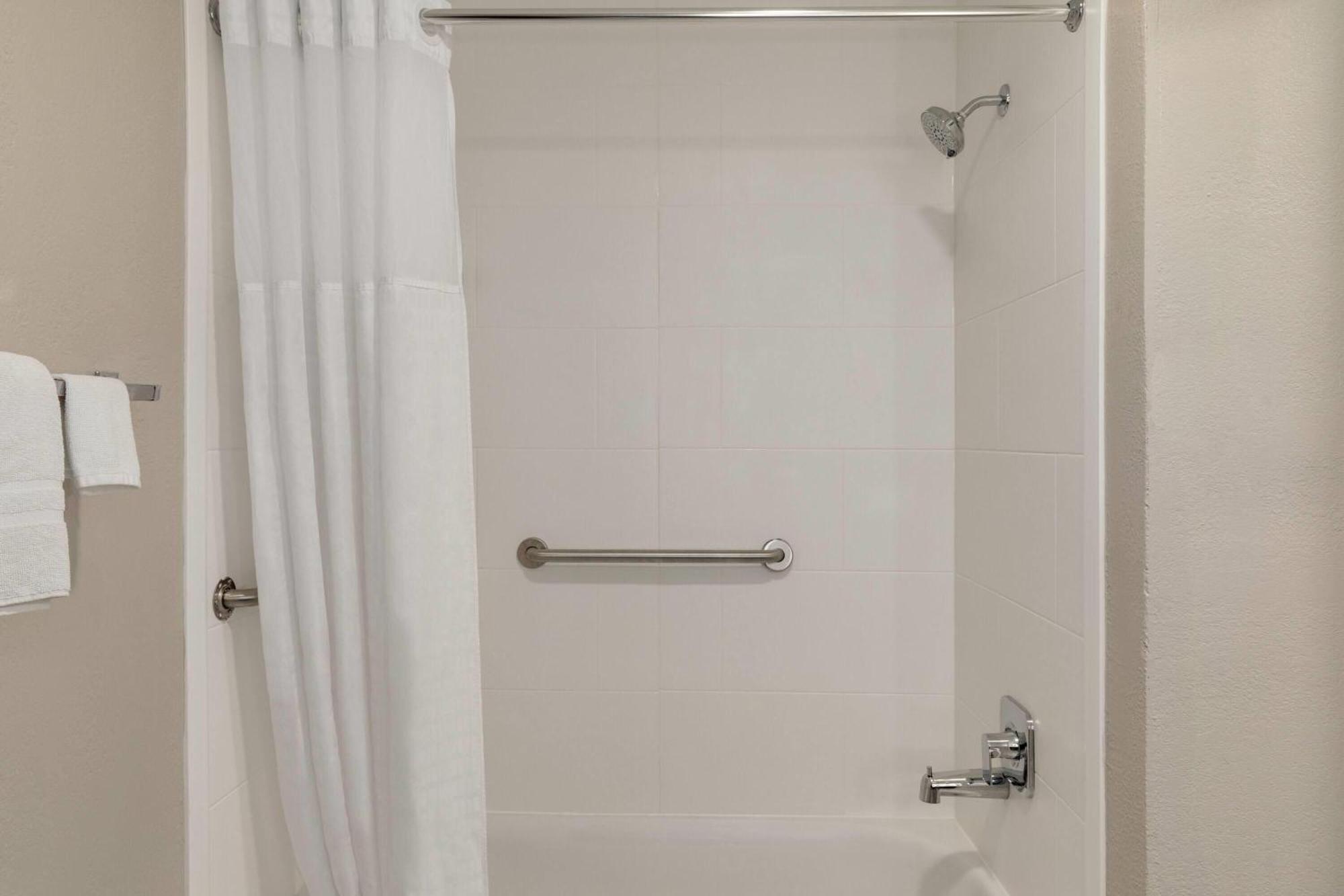 La Quinta Inn & Suites By Wyndham Peru Starved Rock St Park Exteriör bild