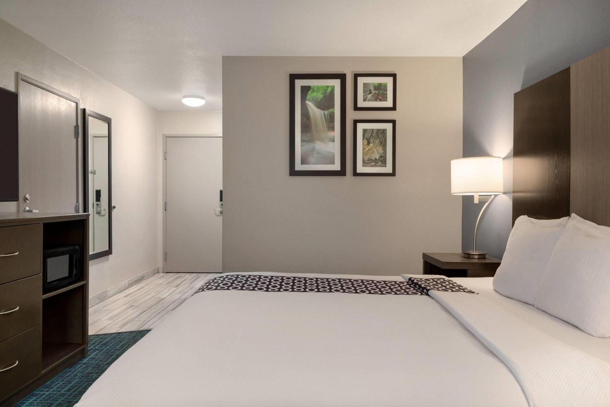 La Quinta Inn & Suites By Wyndham Peru Starved Rock St Park Exteriör bild