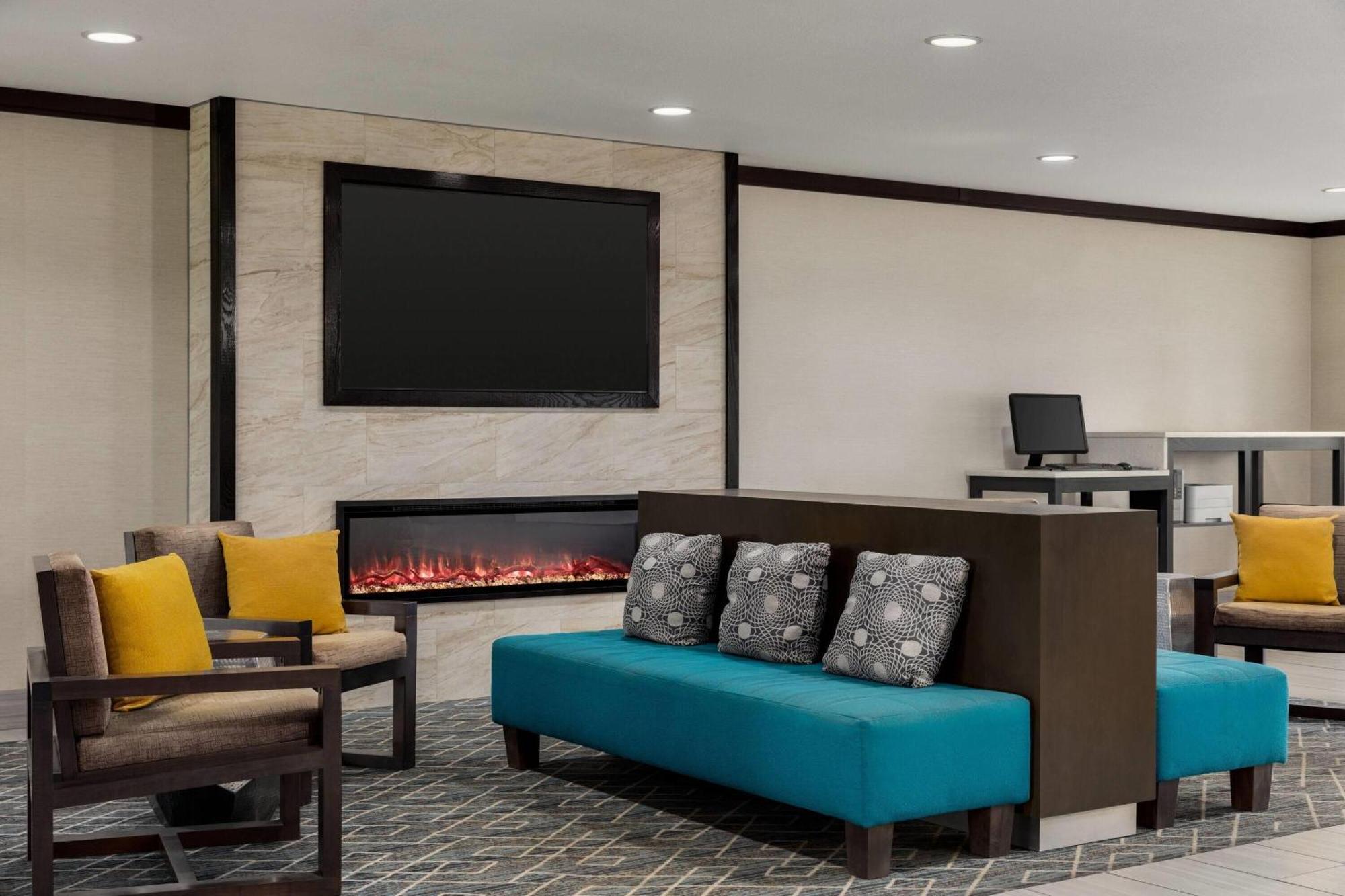 La Quinta Inn & Suites By Wyndham Peru Starved Rock St Park Exteriör bild