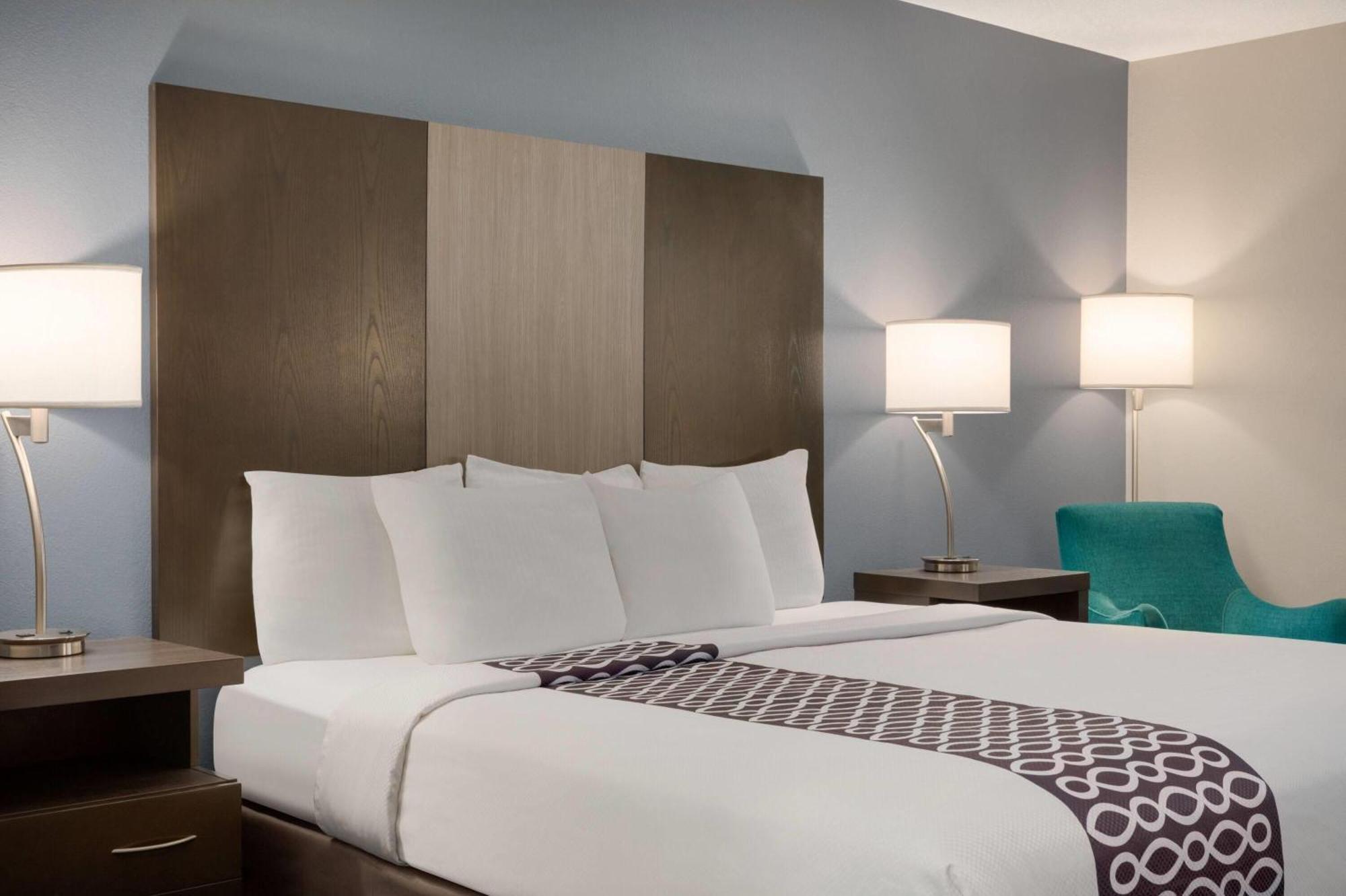 La Quinta Inn & Suites By Wyndham Peru Starved Rock St Park Exteriör bild